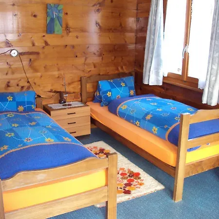 Heideroesli 1st Floor And Attic Daire *