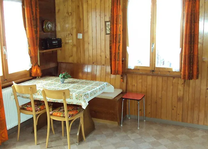 Heideroesli 1st Floor And Attic Daire